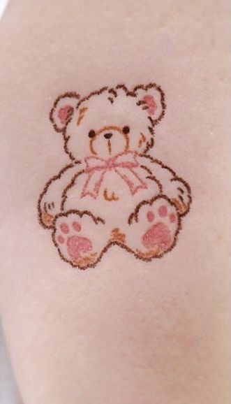 Small Dainty Tattoo, Dainty Tattoo Ideas, Small Dainty Tattoos, Tatuaje Hello Kitty, Teddy Bear Tattoo, Aesthetic Tattoo Ideas, Dainty Tattoo, Teddy Bear Drawing, Tattoo Aesthetic