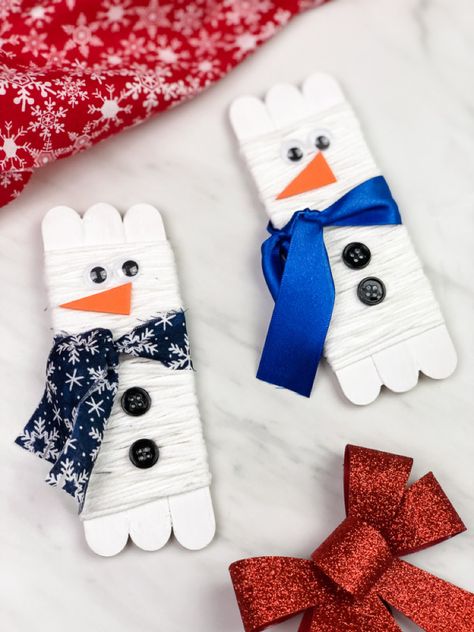 Popsicle Snowman, Popsicle Stick Snowman, Ornament For Kids To Make, Cute Popsicle, Popsicle Stick Christmas Crafts, Ornaments Diy Kids, Diy Snowman Ornaments, Snowman Crafts Diy, Penguin Craft