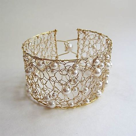 Crocheted Wire Cuff in Gold Fill by Mary Wong - featured on Jewelry Making Journal Swarovski Pearls Bracelet, Wire Cuff Bracelet, Crochet Wire, Wire Knitting, Statement Cuff Bracelet, Wire Crochet Jewelry, Wire Cuff, Wire Crochet, Stylish Bracelet