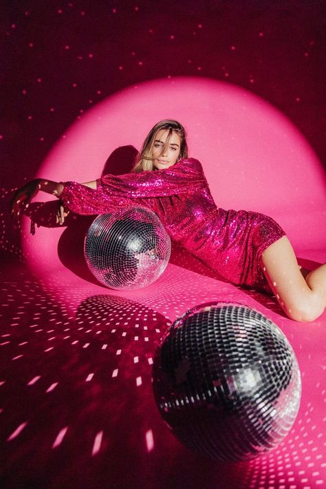 Rave Party Aesthetic, Disco Photoshoot, Look Disco, Portret Feminin, 21st Birthday Photoshoot, Disco Theme, Ava Max, Instagram Baddie, Party Aesthetic