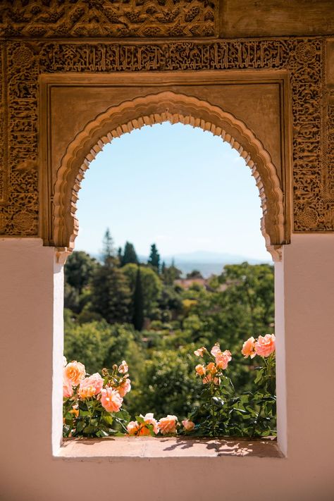 Garden Columns, Palace Gardens, Spain Aesthetic, Alhambra Palace, Alhambra Granada, Spain Travel Guide, Palace Garden, Al Andalus, Andalusia Spain