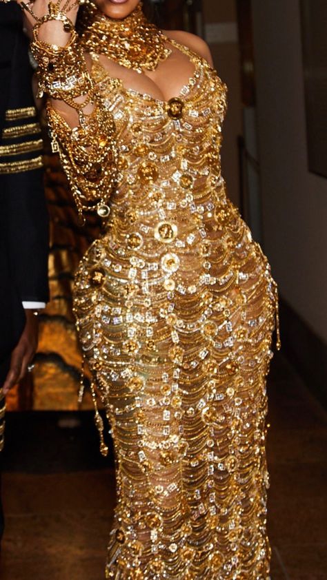 Cardi B Gold Dress, Bronze Dress Outfit, Sagittarius Dress, Diamond Outfit, Gold Outfits, Runway Fashion Couture, Classy Prom Dresses, Versace Dress, Looks Party