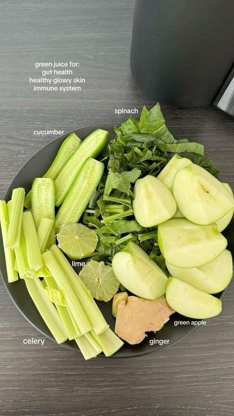 Green Juice Ideas, Healthy Gut Juice Recipe, Green Juice Breakfast, Skin Health Smoothie, Best Green Juice Recipe Health, Healthy Gut Smoothies, Healthy Skin Foods Diet, Green Glow Juice, Healthy Juices For Skin