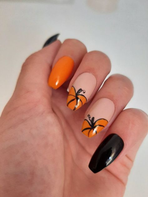 Manicure Natural, Halloween Nail Ideas, Holloween Nails, Halloween Manicure, Pumpkin Nails, Liquid Nails, Seasonal Nails, Halloween Nail Designs, Halloween Nail