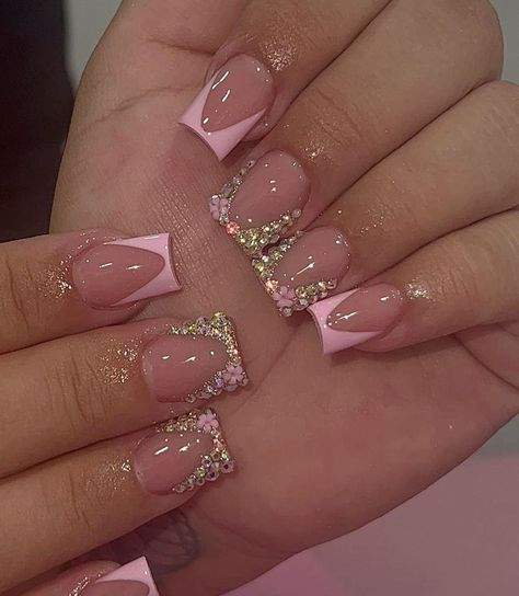 There's a new beauty trend taking over Instagram and it's absolutely stunning. Say hello to "quartz nails". Bedazzled Nails, Acrylic Toe Nails, Hard Nails, Colored Acrylic Nails, Girly Acrylic Nails, French Tip Acrylic Nails, French Acrylic Nails, Short Square Acrylic Nails, Acrylic Nails Coffin Pink