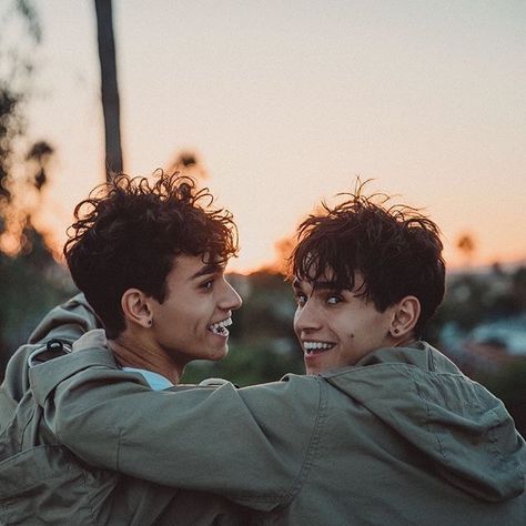 Brother Photography Poses, Travis Stoll, The Dobre Twins, Dobre Twins, Marcus And Lucas, Lucas Dobre, Marcus Dobre, Dobre Brothers, Brothers Photography