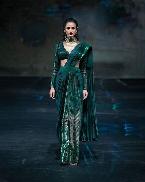 Fashionable And Trendy Cocktail Sarees To Take Inspiration From Amit Aggarwal Saree, Goddess Clothes, Amit Aggarwal, Desi Couture, Green Clothes, Saree Wearing Styles, Resort 2020, Indian Bridal Outfits, Saree Trends