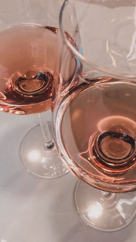 Wine Glasses Aesthetic, Colorful Wine Glasses, Wine Wallpaper, Colored Wine Glasses, Wine Aesthetic, Aesthetic Roses, Alcohol Aesthetic, Rosé Aesthetic, Wine Time