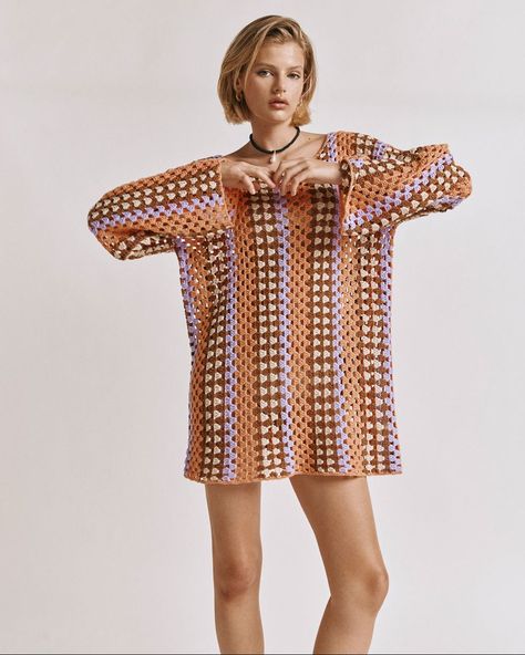 Taylor Swift Looks So ’70s in a Crochet Minidress for London Date With Travis Kelce Taylor Swift Crochet Dress Pattern, Taylor Swift Crochet, Crochet Tricks, Crochet Dress Boho, Taylor Swift Dress, Boho Chic Dress, Crochet Mini Dress, Inspired Dress, Festival Outfit