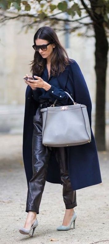 Paris. Leila Yavari, Winter Clothes Women Casual, Fendi Peekaboo Bag, Walking Down The Street, Miroslava Duma, Fendi Peekaboo, Looks Black, Women Outfits, Street Chic