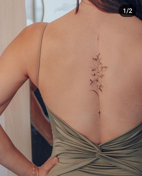 Flower Tattoo On Back Of Neck, Flower Tattoos Spine, Spine Flower Tattoo, Flower Tattoo Spine, Tattoo Espalda, Spine Tats, Floral Back Tattoos, Flower Spine Tattoos, Flower Tattoo Back