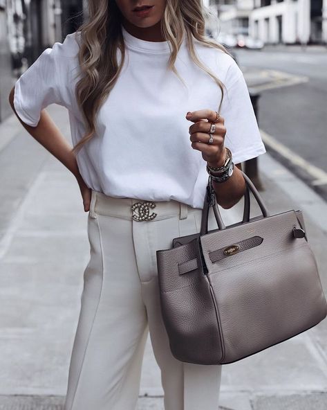 T-shirt branca - looks e tipos físicos - bemvestir® Saturday Style, T Shirt Branca, Estilo Hippie, Hermes Birkin, Instagram Fashion, Look Fashion, Kate Spade Top Handle Bag, Latest Fashion Trends, Latest Fashion