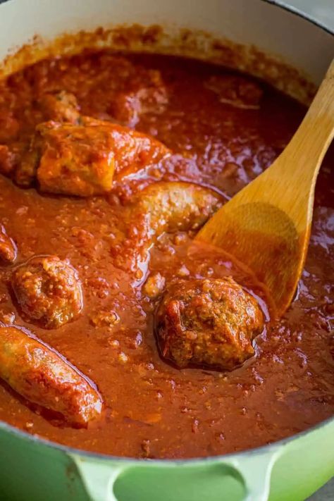 The Best Authentic Italian Sunday Gravy (Sugo) - Coley Cooks Best Italian Tomato Sauce Recipe, Italian Sunday Gravy, Italian Sauce Recipes, Italian Spaghetti Sauce, Italian Gravy, Italian Dinners, Italian Meat Sauce, Red Gravy, Sunday Gravy