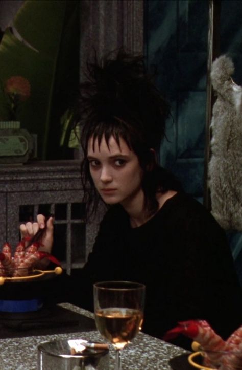 Beetlejuice Winona, Lydia Beetlejuice, Tim Burton Characters, Beetlejuice Movie, Tim Burton Art, Lydia Deetz, Tim Burton Films, Tim Burton Movie, Edward Scissorhands