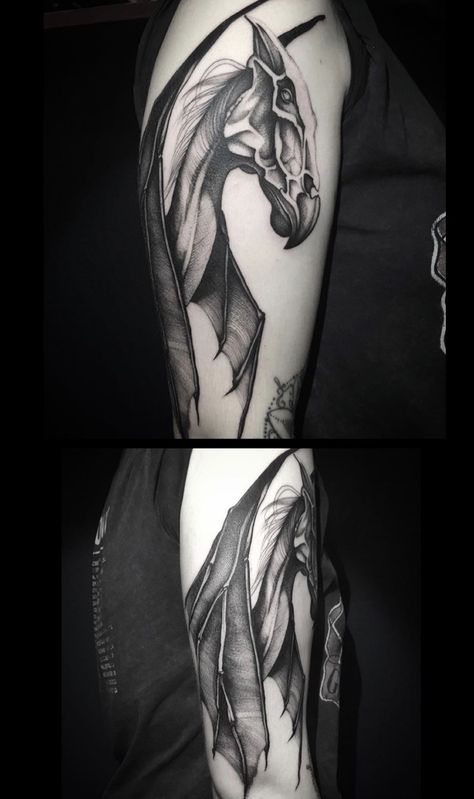 Detailed thestral done by Noraison at Les Petites Mains Toulouse France #tattoos #tattoo #beauty Detailed Harry Potter Tattoos, Harry Potter Shoulder Tattoo, Harry Potter Thestral Tattoo, Manacled Tattoo, Thestral Drawing, Thestral Art, Heathers Tattoo, Thestral Tattoo, Harry Potter Tattoo Sleeve