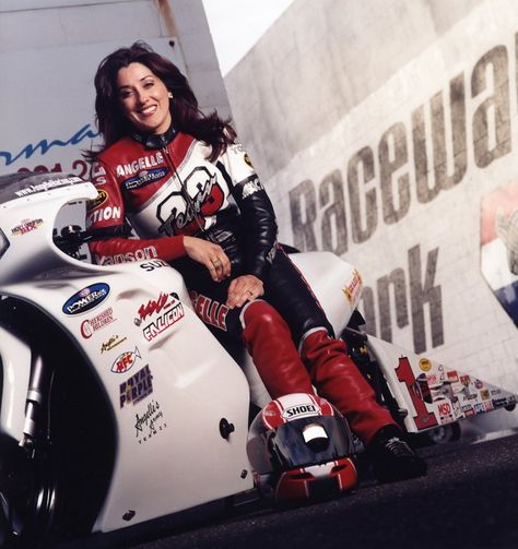 Angelle Savoie | Angelle Savoie, five time NHRA Top Fuel Drag Racing Champion Race Outfit Aesthetic, Car Race Outfit, Motorcycle Drag Racing, Formula 1 Girls, Female Race Car Driver, Female Racers, Drag Bikes, Biker Lady, Women Drivers