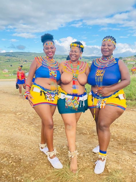 Zulu Women, Old Tires, African People, Zulu, Curvy Outfits, Yellow, Beauty