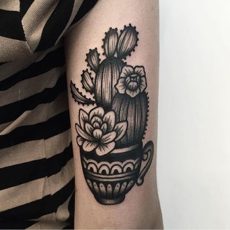 Blackwork Cactus Tattoo by Arianna Fusini #blackwork #blackworkcactus #cactustattoos #cactustattoos #cactus #planttattoo #blackworkplanttattoos #blackworktattoos #AriannaFusini Traditional Cactus, Cactus Tattoos, Succulent Tattoo, Tea Tattoo, Serpent Tattoo, Cactus Tattoo, Theme Tattoo, Tattoo Traditional, Plant Tattoo