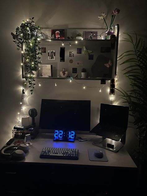 Desk Fairy, Baddie Room, Cozy Desk, Uni Room, Light Study, Desk Inspo, Room Desk, Study Areas, Black Desk