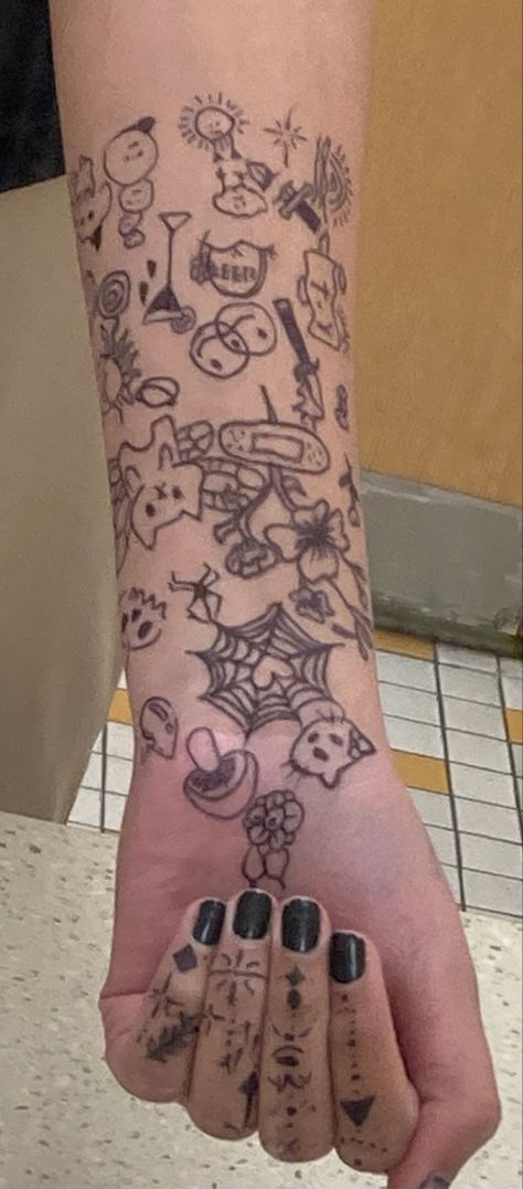 Sharpie Arm Tattoos, Skin Drawings Sharpie Leg, What To Draw On Your Hand With Sharpie, Things To Doodle On Your Arm, Arm Art Sharpie, Cool Drawings On Arm, Drawing On My Arm, Doodles To Draw On Your Arm, Ideas To Draw On Your Hand With A Pen