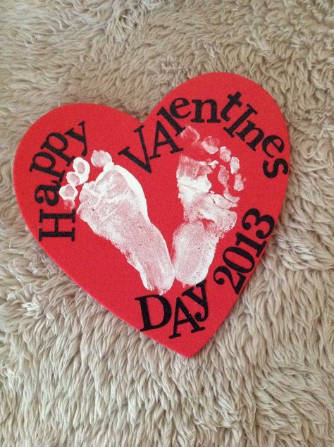 Daddy's first valentines day . Baby First Valentines Day, Baby Art Crafts, Valentines Day Crafts, First Valentines Day, Valentine Art Projects, Easy Valentine Crafts, Arts And Crafts For Teens, Footprint Crafts, Baby Art Projects