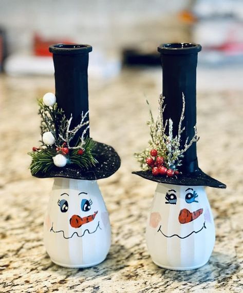 Dollar Tree Crafts Diy, Sock Snowman Craft, Christmas Crafts Diy Gifts, Easy Winter Crafts, Snowman Crafts Diy, Coastal Christmas Decor, Halloween Treats Easy, Diy Snowman, Dollar Tree Christmas