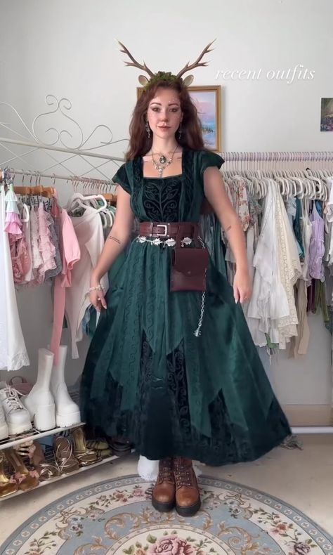 Fair Outfit, Medieval Fair, Elf Cosplay, Fair Outfits, Arte Punk, Medieval Clothing, Diy Costumes, Dress Codes, Halloween Costumes