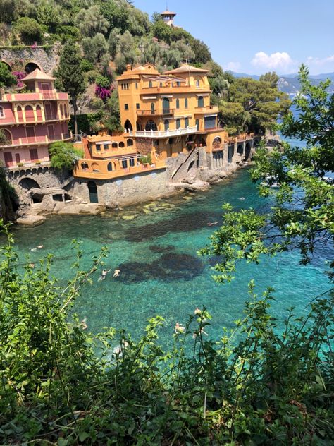 Italy Seaside, City Life Aesthetic, Italy Vibes, Portofino Italy, Euro Summer, Italy Aesthetic, Trendy Aesthetic, Europe Summer, Italian Summer