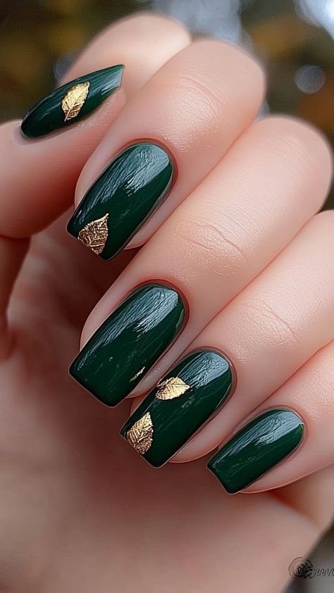 Dark green nails Green Fall Nail Designs, Gold Gel Nails, Crackle Nails, Autumn Green, Glitter Accent Nails, Dark Green Nails, Gold Leafing, Fall Manicure, Fall Nail Trends