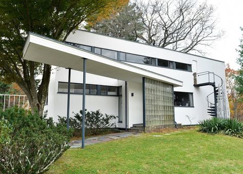 Gropius House, Modern Japanese Architecture, Bauhaus Architecture, Modern Architecture Interior, Modernist House, Old Abandoned Houses, Walter Gropius, Bauhaus Design, Alvar Aalto