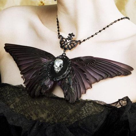 Victorian Gothic Jewelry Yes.. Unusual.. this designer surely has Unusually Unique & Massively Freaky Ideas..  ★-Tis What A Great Designers All About-★.. yeah ? !.... Dark Witch, Bangles Making, Gothic Accessories, Wing Necklace, Feather Pendant, Halloween Wedding, Victorian Gothic, Soft Grunge, Gothic Jewelry