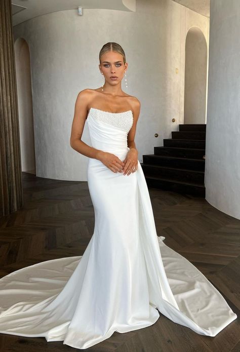 Cr:@janehillbridal Wedding Dresses Ethereal, Wedding Dresses Timeless, Wedding Dress Fall, Wedding Dress Minimalist, Summer Wedding Dresses, Wedding Dress Summer, Jane Hill, Minimalist Wedding Dress, Ethereal Wedding Dress