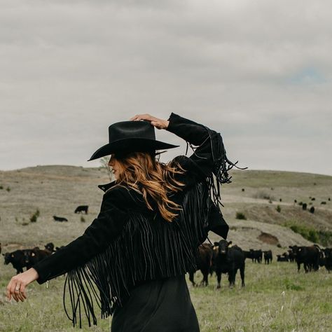 She is the storm⚡ @nataliekovarik wearing the only jacket you'll ever need. Photography by @jean.ubben Western Fashion Editorial, Black Cowgirl Outfit, Gothic Cowgirl, Dark Western, Western Photo Shoots, Cowgirl Photography, Western Chic Fashion, Cowgirl Photoshoot, Western Photoshoot