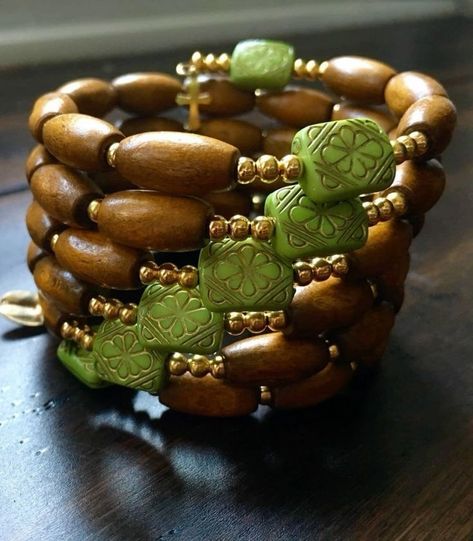 Green Bead Bracelet Diy, Bead Bracelet Diy, Wired Bracelet, Brown Things, Clothespin Diy Crafts, Stackable Beaded Bracelets, Memory Wire Jewelry, Gold Rosary, Hardware Jewelry