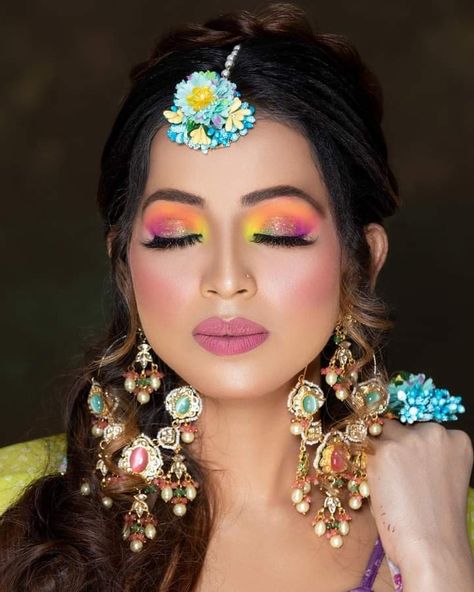 Haldi Makeup Look For Bride, Latest Bridal Makeup, Subtle Smokey Eye, Mehendi Function, Bridal Eye Makeup, Bold Red Lips, Minimal Makeup, Wedding Makeup Looks, Wedding Makeup Artist