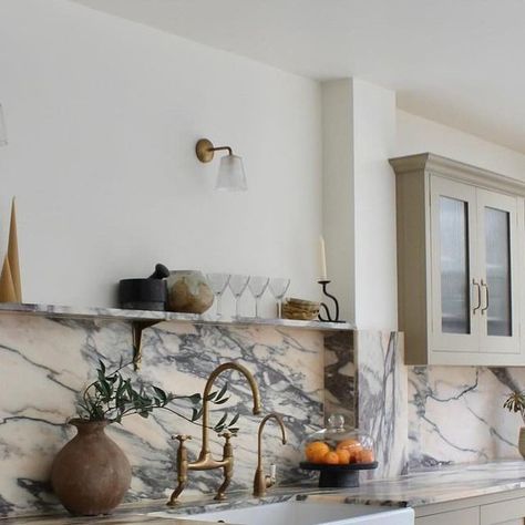 Marble Splashback Kitchen, Marble Splashback, Neutral Cabinets, Kitchen 2024, Calacatta Viola, Instagram Wall, Dining Ideas, Onyx Marble, Kitchen Splashback