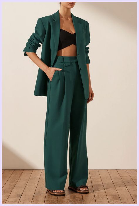 Prom Trousers Outfit, Formal Womens Pant Suits, Suit Inspo Women, Womens Formal Suit, Suit Women Aesthetic, Oversized Suit Women, Lesbian Formal Outfits, Suits For Women Wedding, Suits For Women Classy