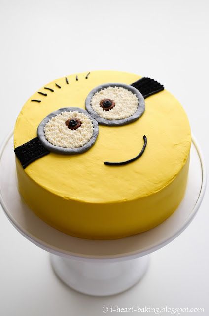 Tort Hello Kitty, Cake Designs For Boy, Cake Designs For Kids, Minion Birthday Cake, Minion Cupcakes, Ideas Cumpleaños, Pizza Cake, A Minion, Minion Cake