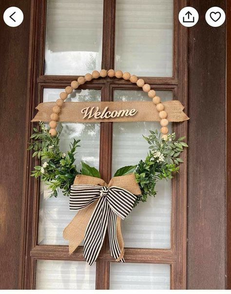 Beaded Hoop Wreath, Joululahjat Diy, Dekoratívne Vence, Easter Door Wreaths, Personalized Wreaths, Wood Beads Diy, Wooden Embroidery, Idee Cricut, Front Door Sign