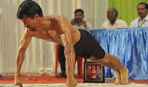 Vegan Sets New Guinness World Pushup Record | Eighty-two knuckle pushups in 60 seconds have put a vegan Ayurvedic practitioner in the record books. Ayurvedic Practitioner, Vegetarian Life, Vegan Athletes, Push Up Challenge, Vegan Inspiration, Guinness World Records, Abs Workout Routines, World News Today, Push Ups