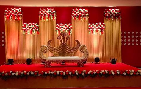 Weeding Stages Decoration, Classy Wedding Decor, Engagement Stage Decoration, Reception Stage, Reception Stage Decor, Simple Stage Decorations, 1st Birthday Girl Decorations, Wedding Stage Backdrop, Wedding Stage Decor