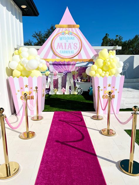 Carnival Bday Party Ideas, Girls Carnival Birthday Party, Carnival 1st Birthday Party Girl, Princess Carnival Birthday Party, Carousel Party Theme, Carnival Themed Balloons, Girly Circus Birthday Party, Girl Carnival Birthday Party, Carnival Theme Baby Shower Ideas