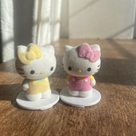 Kuromi Y2k, Y2k Sanrio, Sculpture Art Clay, Air Dry Clay Projects, My Melody Kuromi, Hello Kitty Cake, Clay Diy Projects, Clay Crafts Air Dry, Hello Kitty My Melody