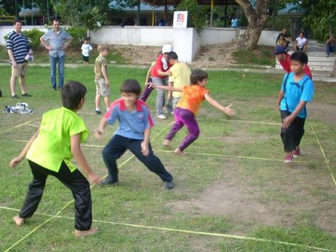 Patintero Patintero or harang taga – try to cross my line without letting me touch or catch you – there are five members 5 in each group. Each member of the group who is it stands on th… Filipino Games, West Philippine Sea, Childhood Memories Quotes, Street Game, Philippines Culture, Physical Activities For Kids, Outdoor Games For Kids, Filipino Culture, School Yard