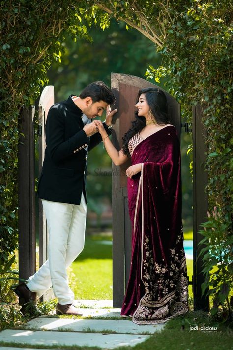 Pre Wedding Shoot Saree Ideas, Velvet Saree Sabyasachi, Resort Couple Photoshoot, Pre Wedding In Saree, Couple In Saree, Sabyasachi Groom, Saree Sabyasachi, Saree Bride, Sabyasachi Saree