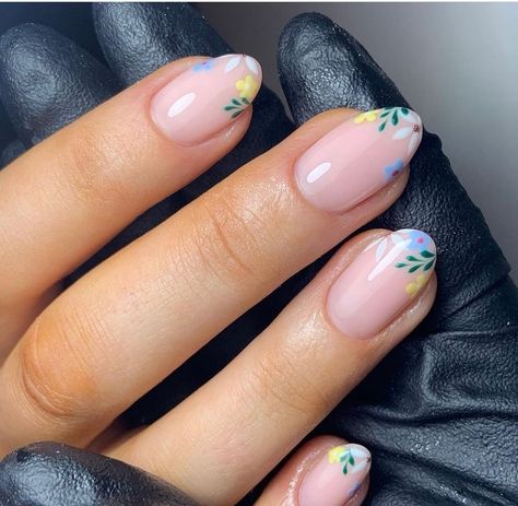 Wild Flower Nails, Floral Manicure, Spring Nails Ideas, Nude Nail Designs, Floral Nail Designs, Pretty Nail Art Designs, Floral Nail Art, Almond Nails Designs, Oval Nails