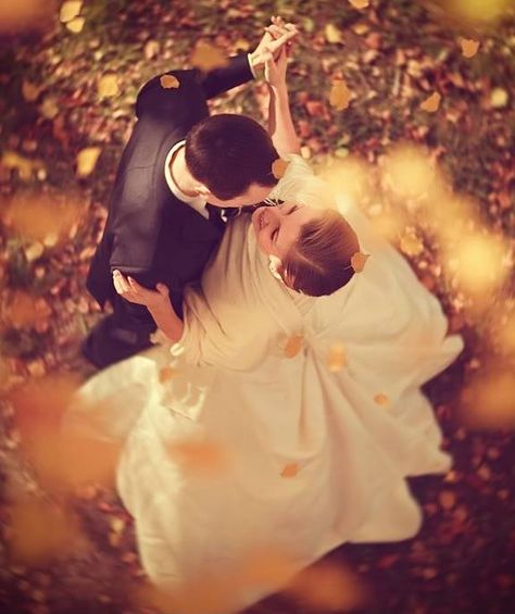 Rustic Wedding Photography, Fall Wedding Photos, Couple Moments, Romantic Photography, Rustic Fall Wedding, Wedding Photos Poses, Wedding Forward, Photo Couple, Wedding Photo Inspiration