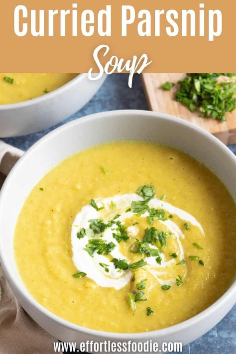 An easy curried parsnip and apple soup recipe. Delicious during the winter months with fresh crusty bread! Parsnip Apple Soup, Paprika Soup Recipe, Parsnip Soup Recipes, Autumn Soups, Curried Parsnip Soup, Parsnip And Apple Soup, Apple Soup Recipes, Parsnip Crisps, Tin Eats