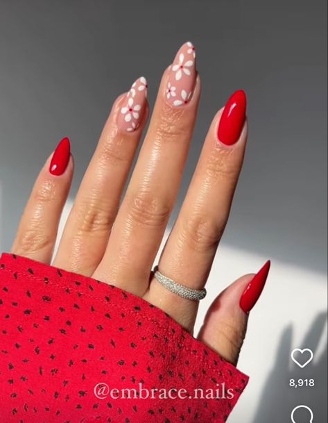 Coral Red Nails With Design, Spring Red Nails 2024, Cute Red Summer Nails, Red Round Nails Design, Summer Red Nails Designs, Coral Red Nails, Red Nails With Design, Nails Red Summer, Red Floral Nails