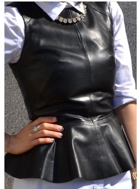 Leather Peplum Tops, Leather Peplum, Younger Brother, Leather Jacket Outfits, Legging Outfits, Mode Casual, Leather Outfit, Fashion Lookbook, Leather Dress